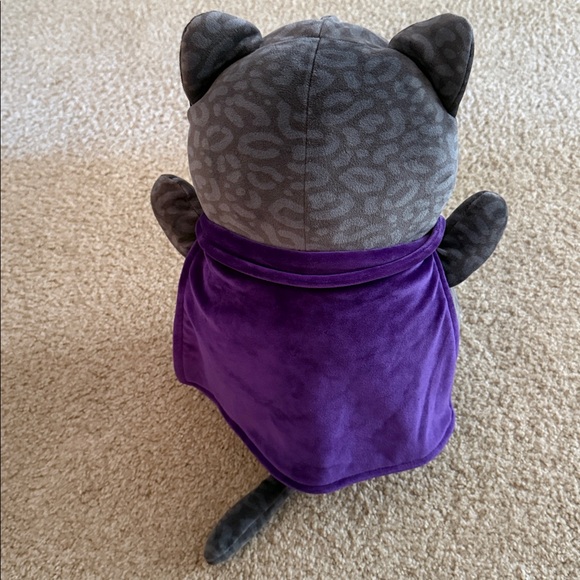 Squishmallows Hug Mees Xiomara Vampire Cat Plush Gray Purple Cape Halloween 16” - Picture 2 of 8